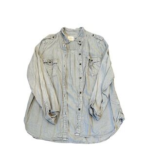 American Eagle Outfitters Light Green Shirt